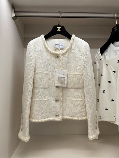 Chanel 21A écru jacket