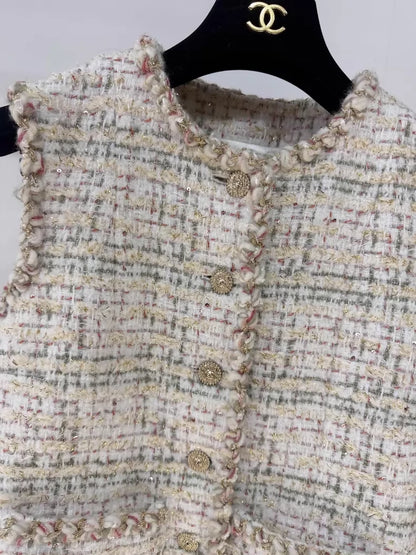 Chanel 25A beige tweed vest
