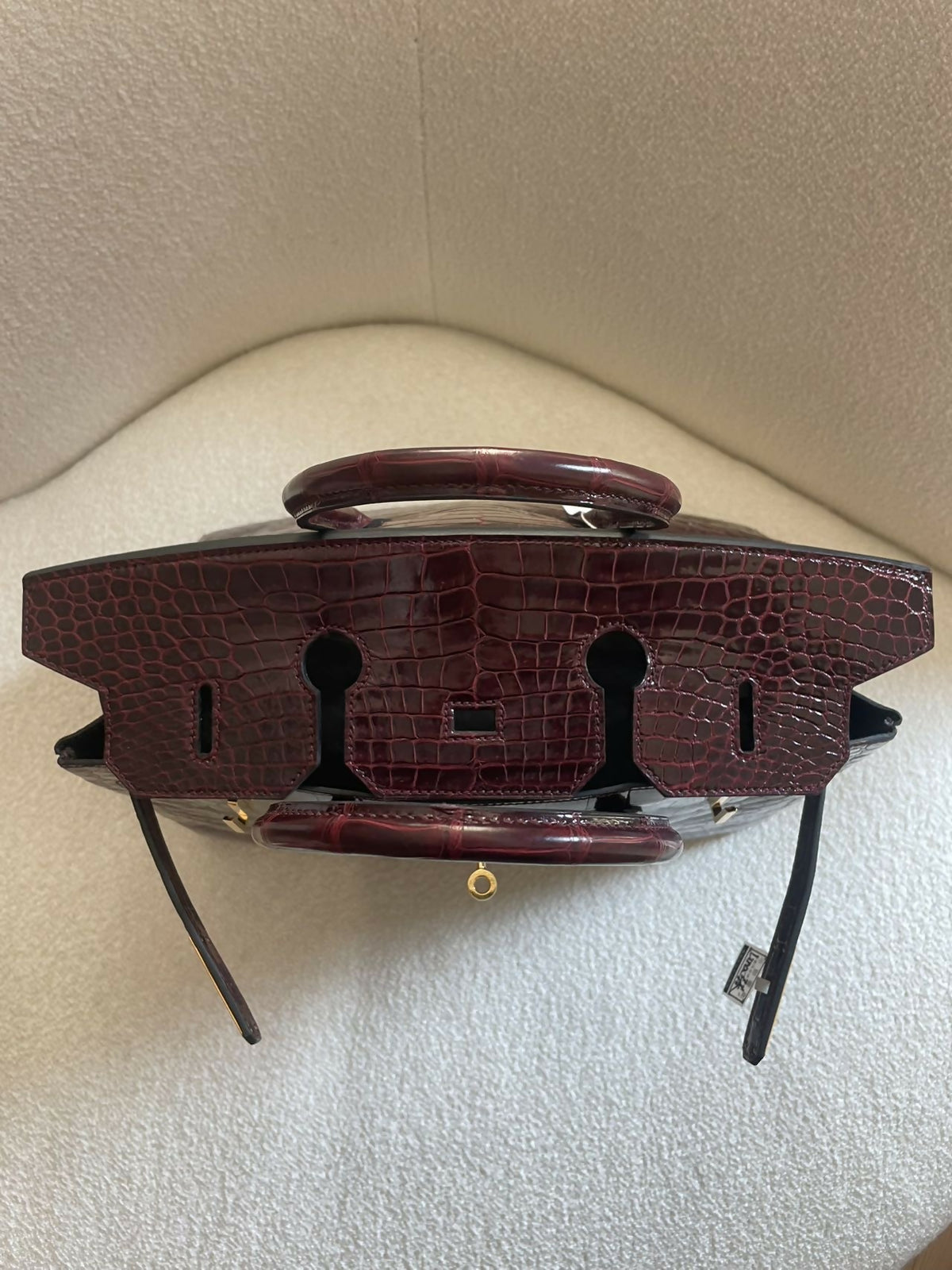 Hermès Birkin 35 Bordeaux / Burgundy Shiny Porosus Crocodile with Gold Hardware Square