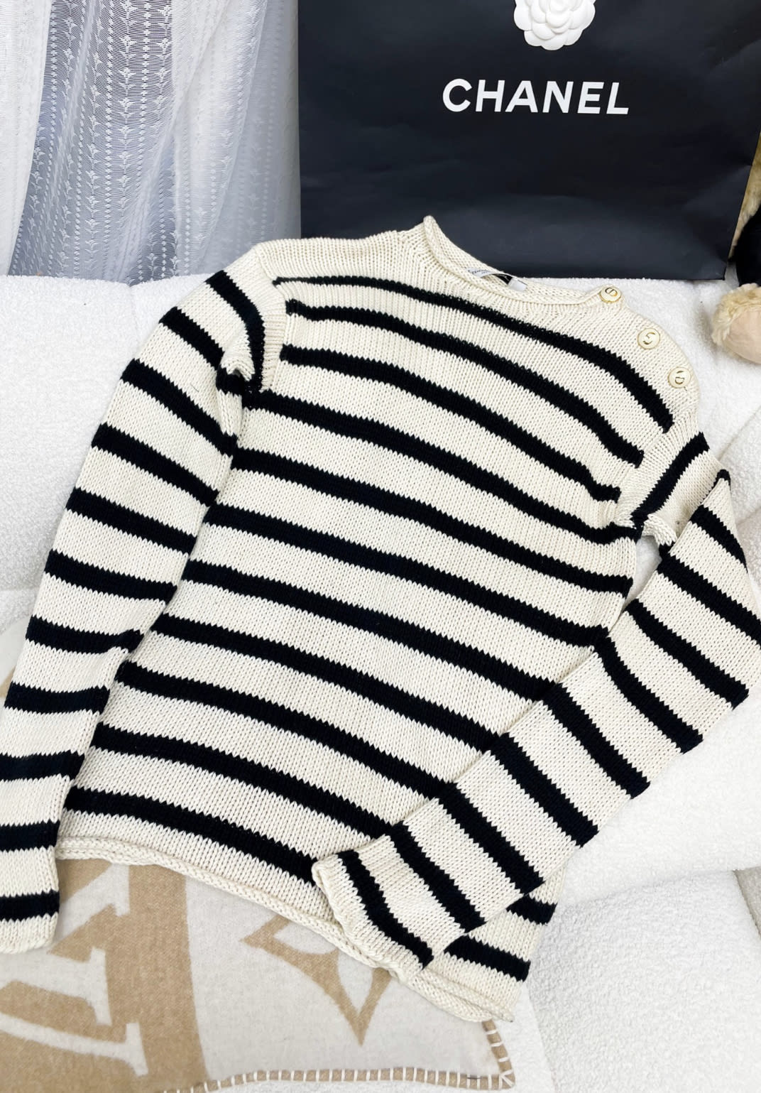 DIOR Dior F36 black and white striped CD button knitted sweater - 36 Top - Vintage fashion from Wararni