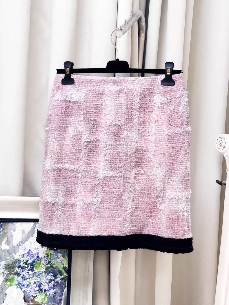Chanel 22C pink tweed skirt