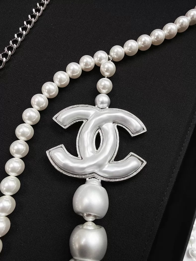 Chanel 25C White Pearl Double C Waist Chain