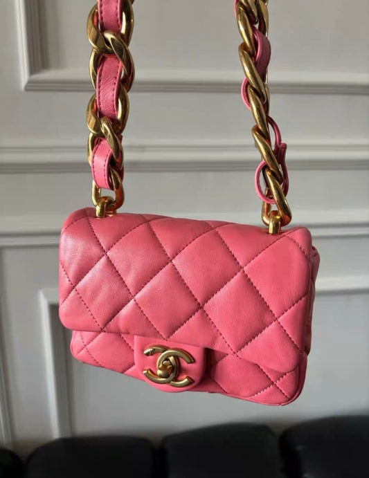 CHANEL Chanel 22S Funky Town Flap Bag Pink Calfskin - Small Shoulder Bag - Used fashion item from Wararni