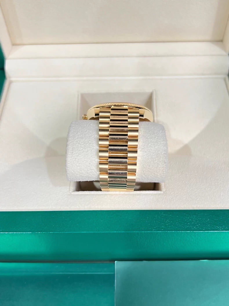 Rolex Day-Date series m228238-0071 18K yellow gold, 40mm diameter, automatic mechanical movement