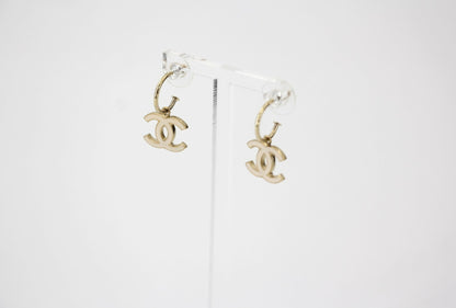Chanel Vintage 10P Enamel White Pendant Earrings