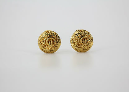 Chanel Vintage 95A Gold Plated Embossed Round CC Clip-on Earrings