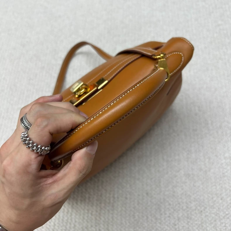 Hermès Kelly 32 in gold-brown calf leather gold hardware