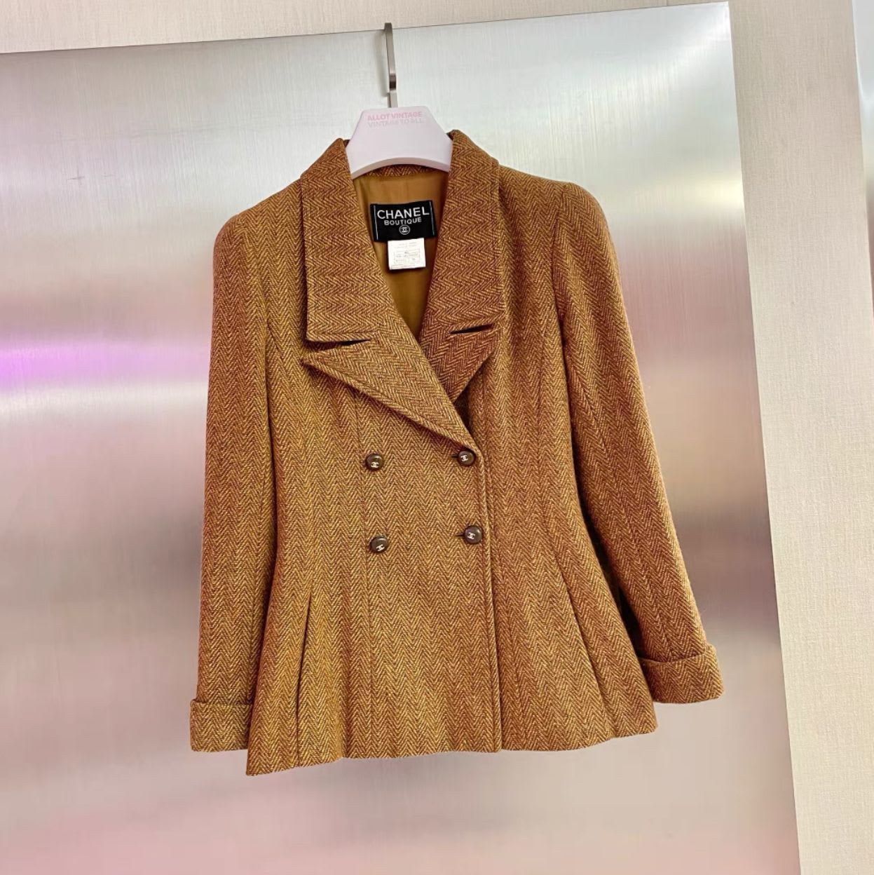 CHANEL Vintage Chanel brown tweed jacket - 38 Jacket - Secondhand luxury from Wararni