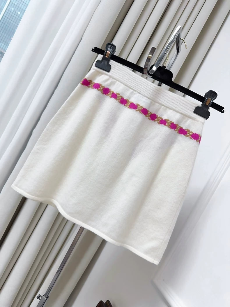 Chanel 23N Coco Neige ski collection écru cashmere skirt
