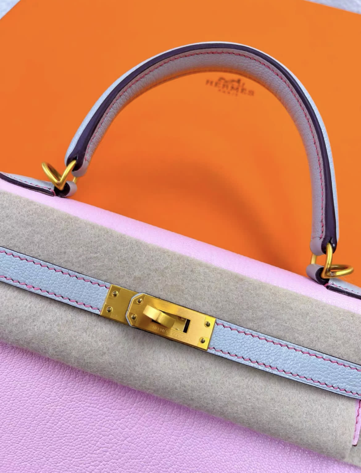 Hermes Kelly 25 Sellier Rose sakura/Pearl grey Chevre myzore goatskin Matt gold hardware