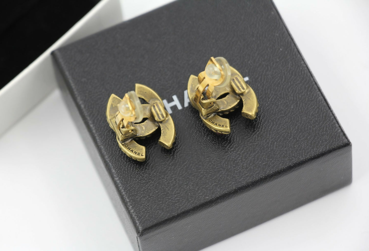 Chanel Vintage 00A Gripoix Resin Maroon Metal CC Earrings