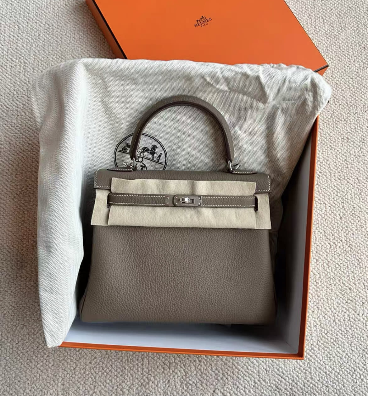 Hermès Hermes Kelly 25 Etoupe Togo Leather Palladium hardware - 25 Crossbody Bag - Secondhand luxury from Wararni