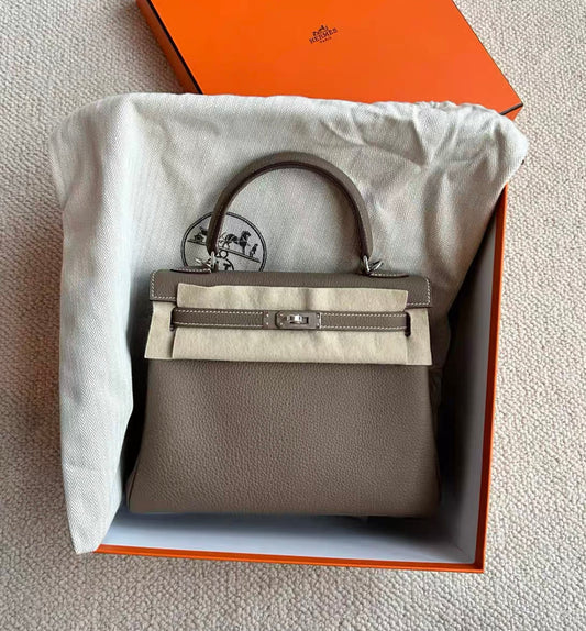 Hermès Hermes Kelly 25 Etoupe Togo Leather Palladium hardware - 25 Crossbody Bag - Secondhand luxury from Wararni