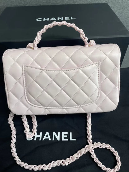 Chanel 25C light pink quilted lambskin chain bag