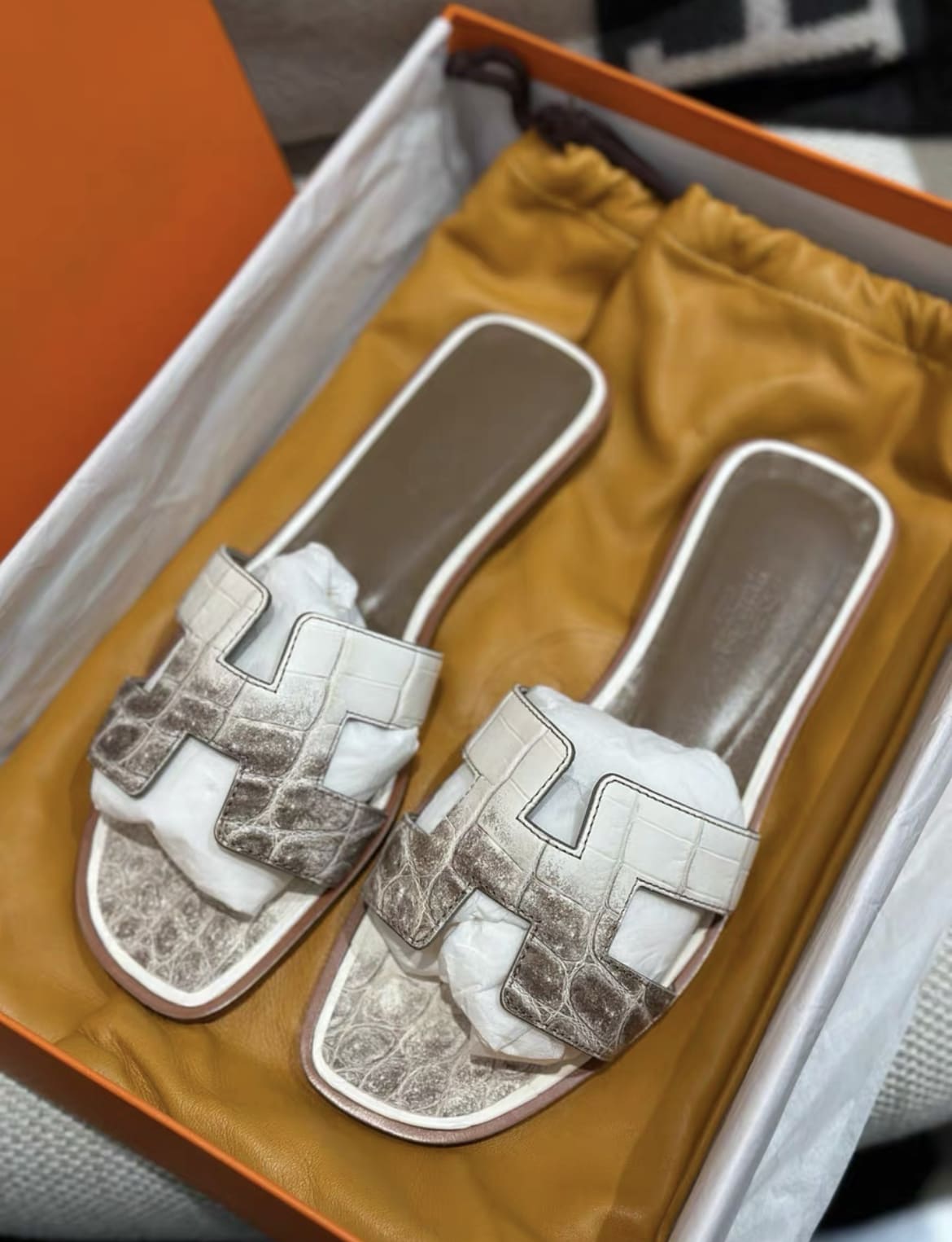 Hermès Oran Sandals Himalaya Niloticus Crocodile 37 – Wararni.com