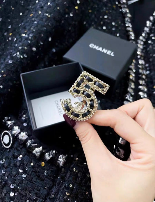 CHANEL Chanel leather and metal number 5 ring - 51-54 Fashion Jewellery - Used fashion item from Wararni