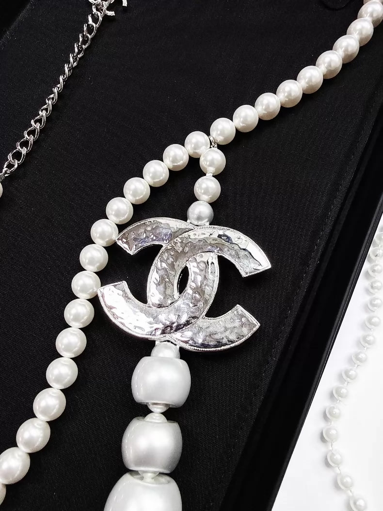 Chanel 25C White Pearl Double C Waist Chain