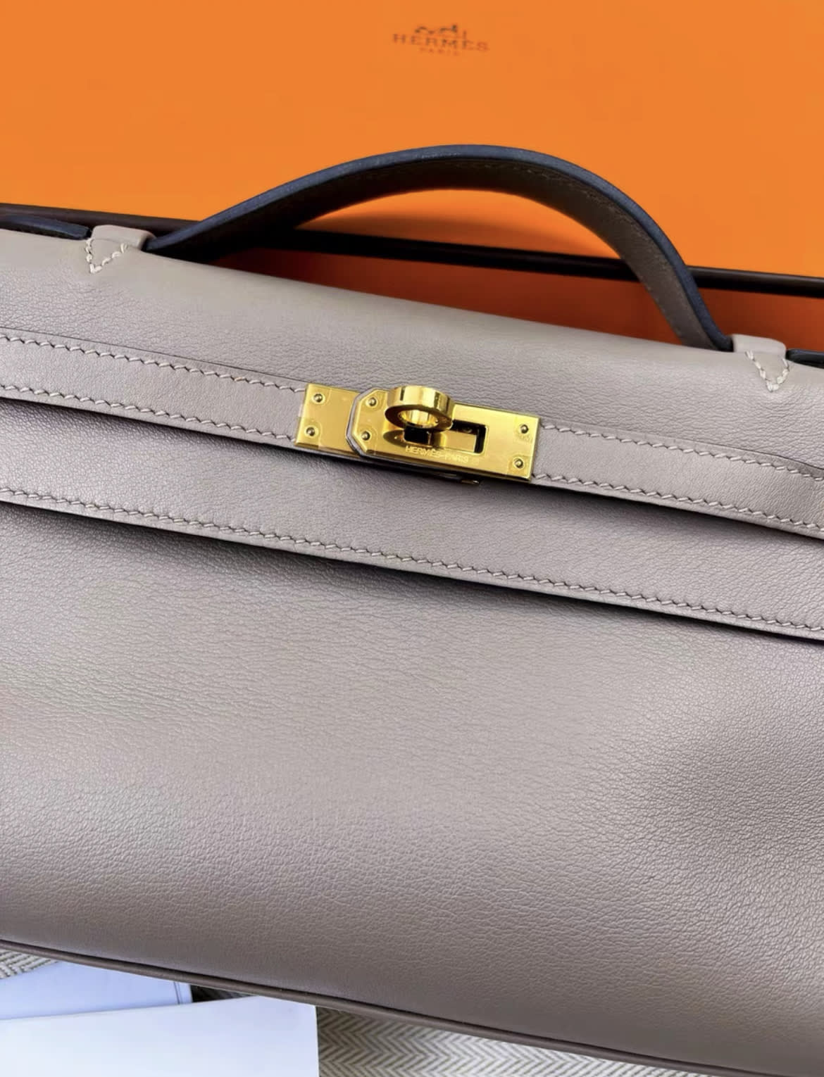 Hermès Kelly Pochette Gris Swift Gold Hardware