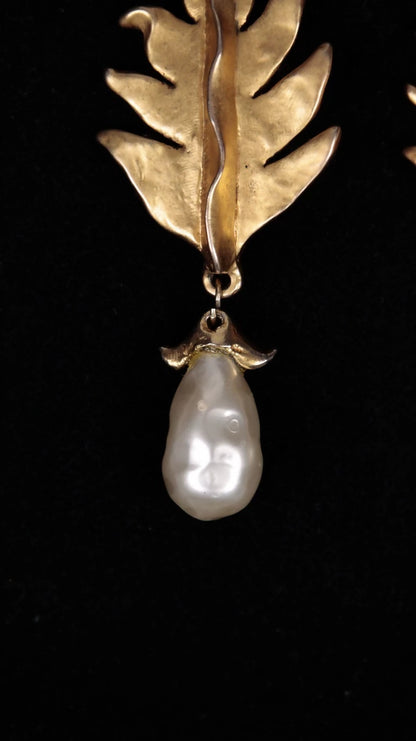 Chanel 1986 Leaf Pearl Pendant Ear Clip
