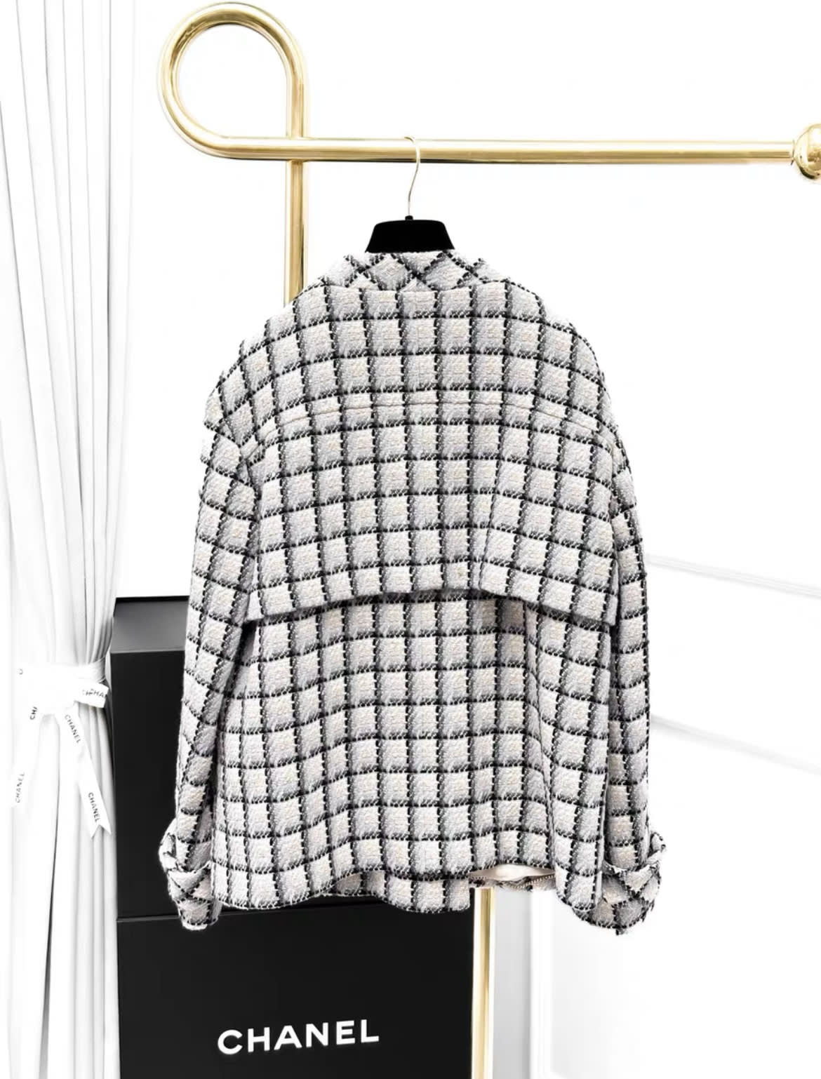 Chanel 22AW black and white plaid tweed jacket