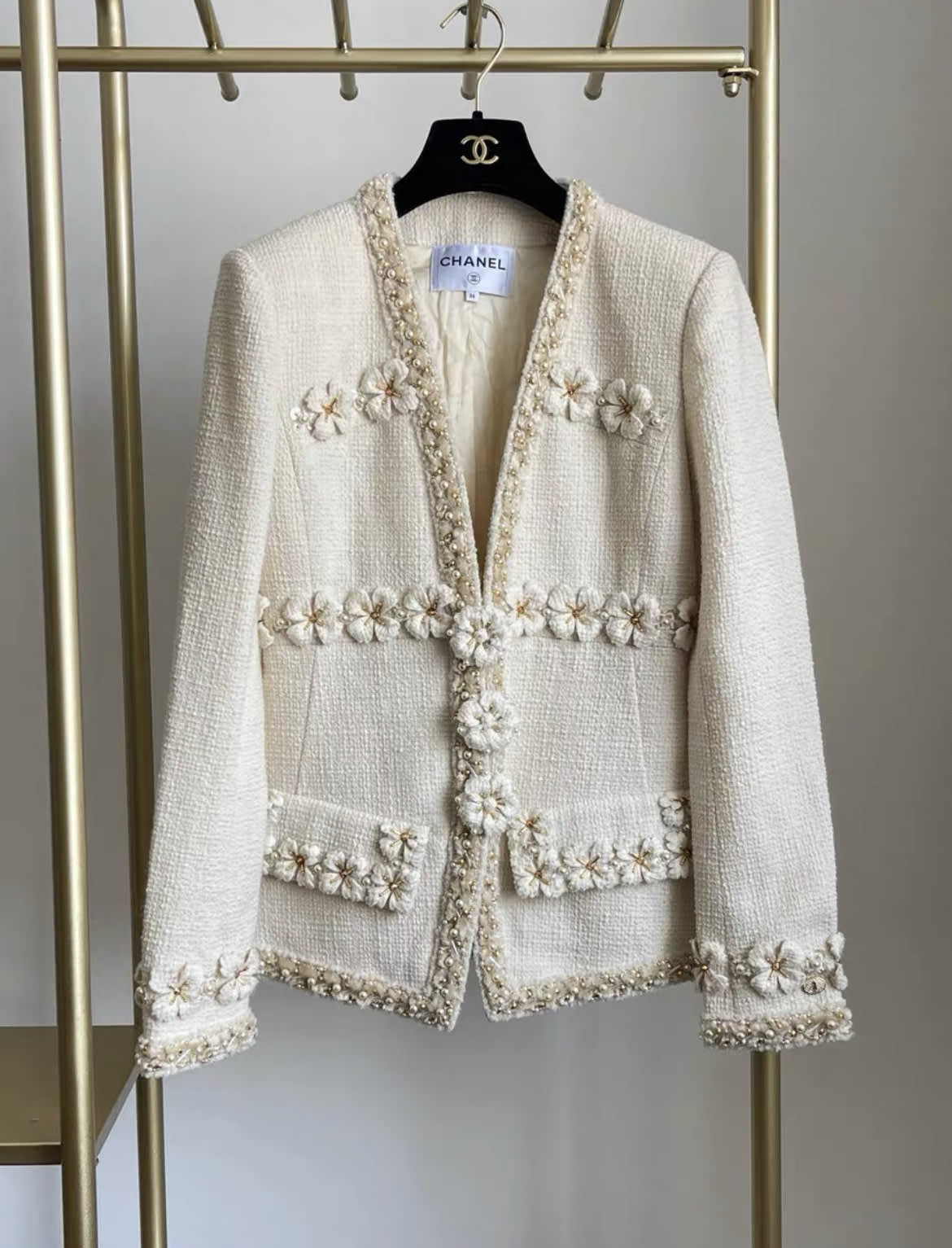 CHANEL Chanel 2017 rare jacket - 36 Jacket - Vintage fashion from Wararni