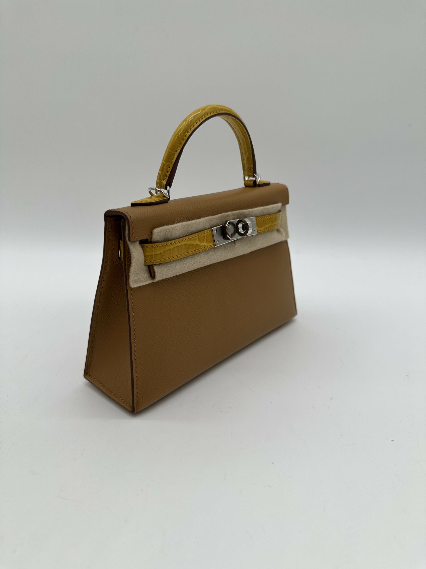 Hermès Kelly 20 Touch Madame/Alli Missi PHW K