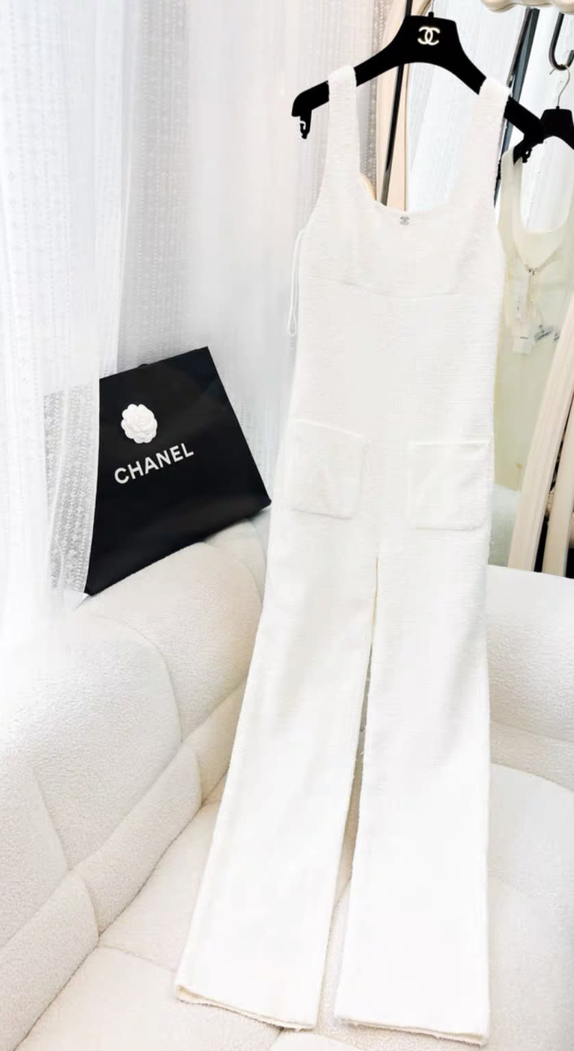 CHANEL Chanel 23M coco beach White jumpsuit size 34FR - 34 Jumpsuit - Used fashion item from Wararni