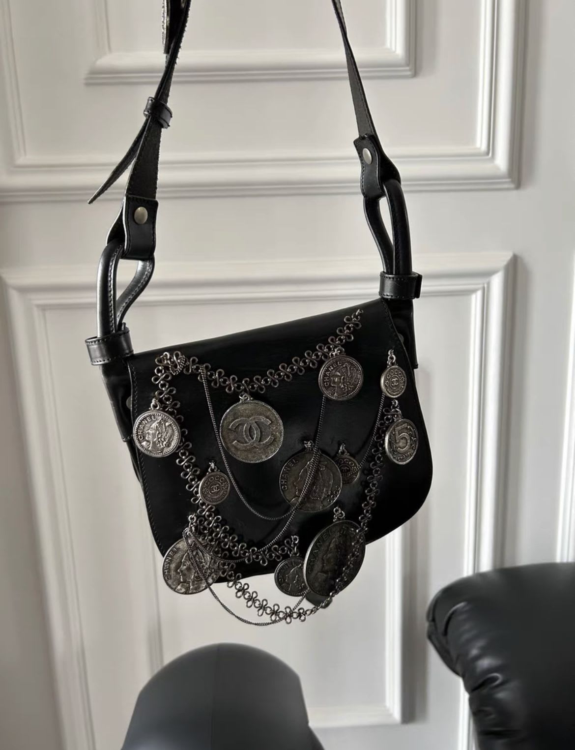 CHANEL CHANEL 2003 Medallion Coins saddle bag - Medium Crossbody Bag - Secondhand luxury from Wararni