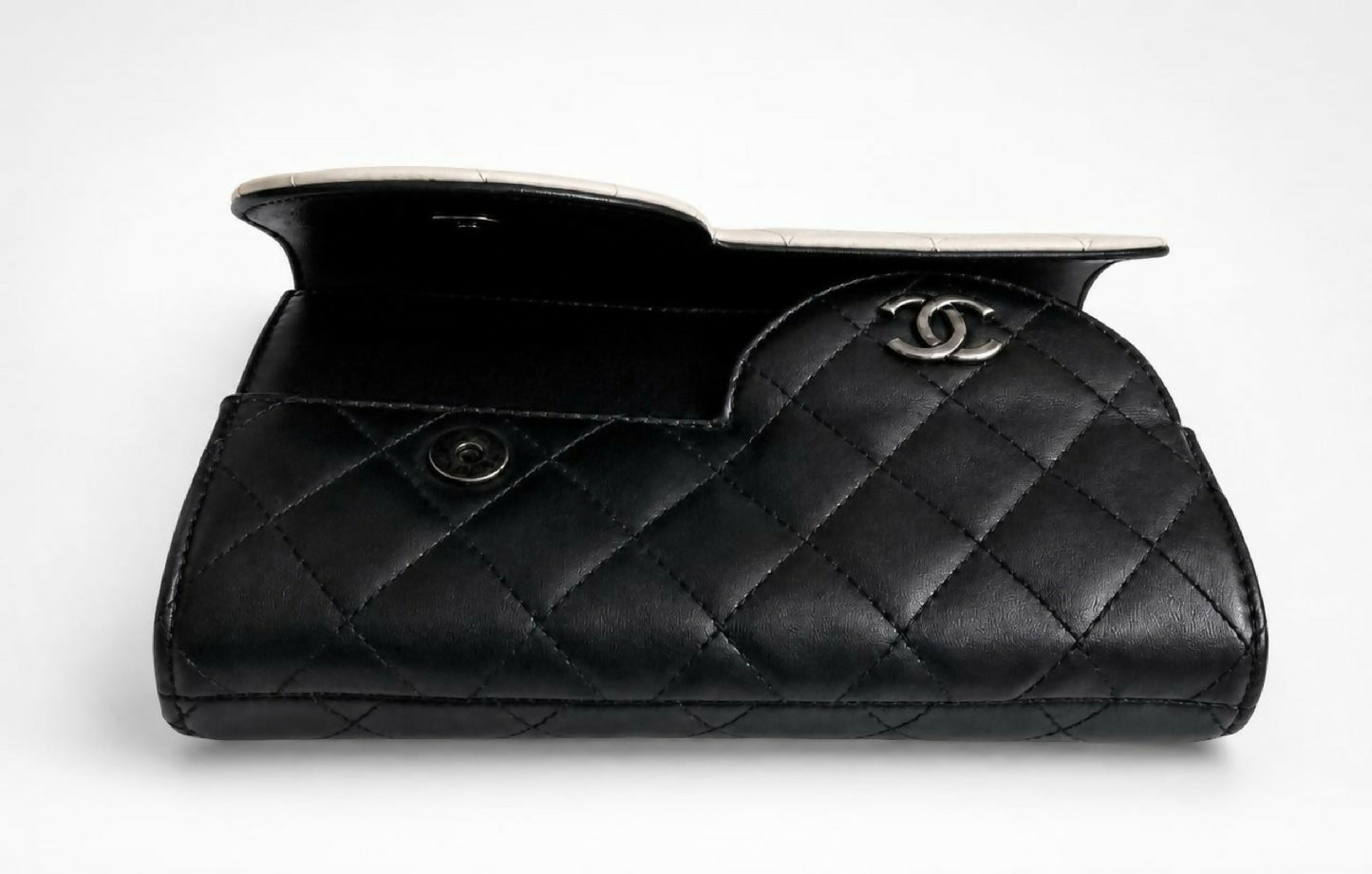 Rare Chanel 16C Paris-Seoul Small Yin Yang Flap Bag