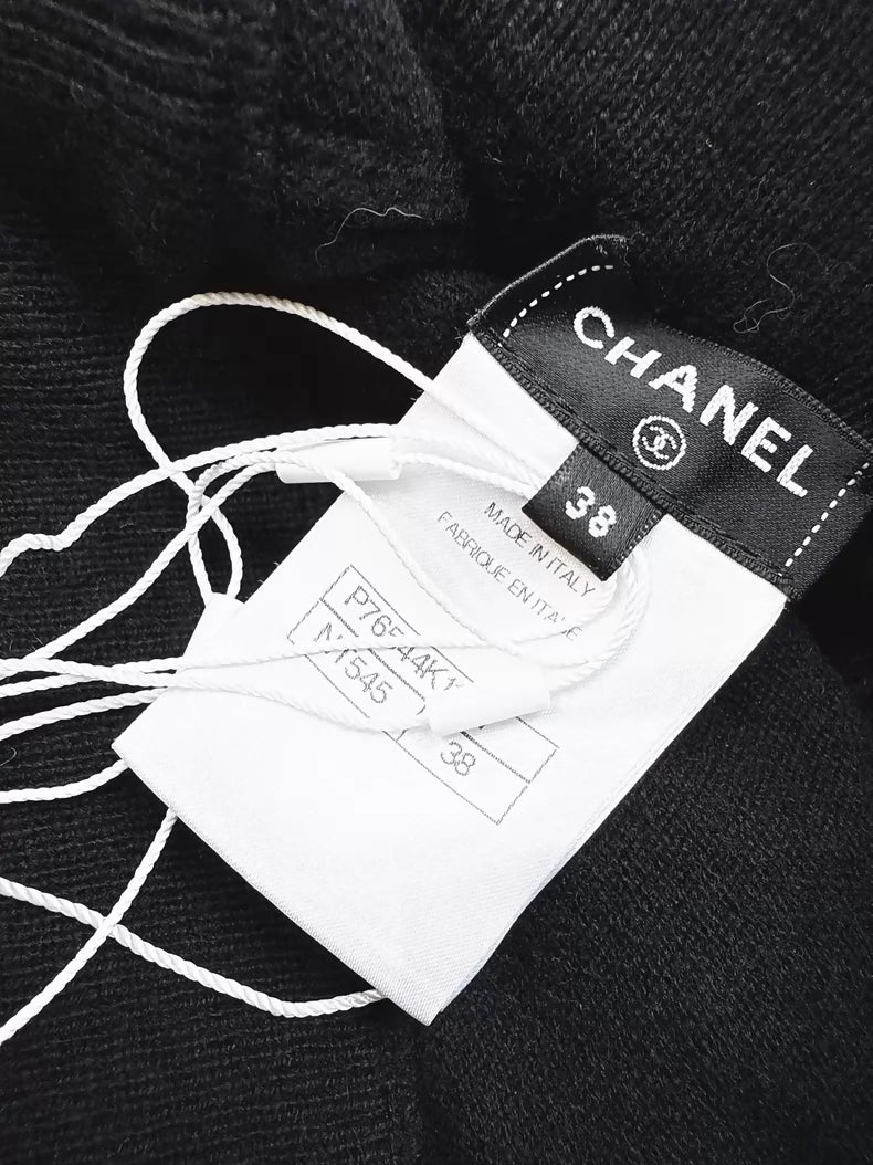 Chanel 24C cashmere knit shorts, black with pink trim