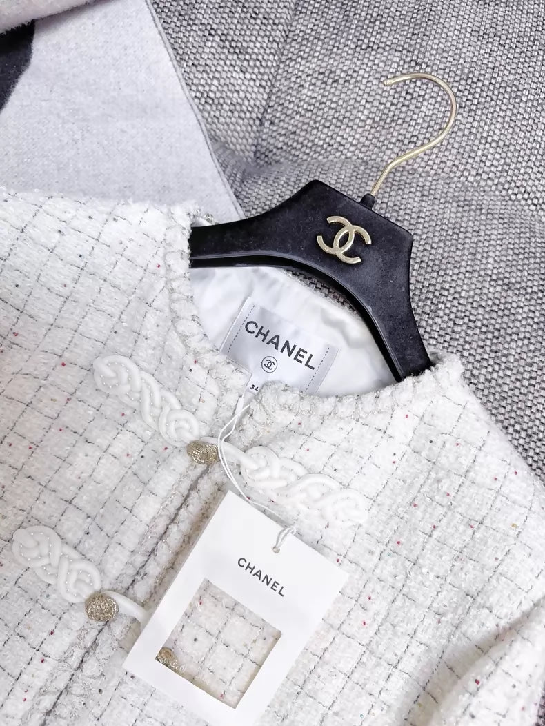 Chanel 25A ecru White Tweed Jacket – Wararni.com