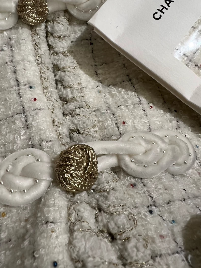 Chanel 25A ecru tweed jacket