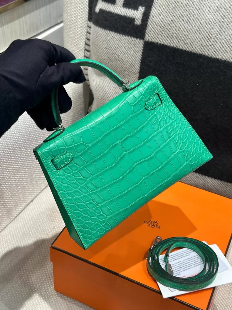Hermès Kelly Sellier 20 Vert Comics Matte Alligator Palladium Hardware