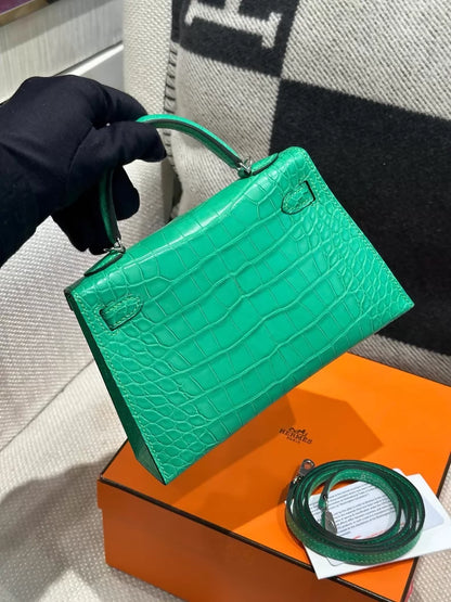 Hermès Kelly Sellier 20 Vert Comics Matte Alligator Palladium Hardware