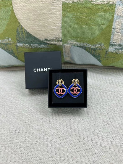 Chanel blue diamond-shaped openwork double C earrings