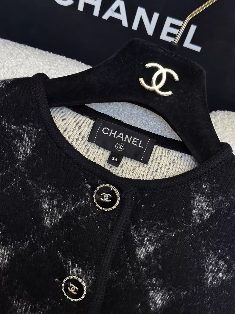 Chanel 21B black/grey cashmere quilted cardigan w