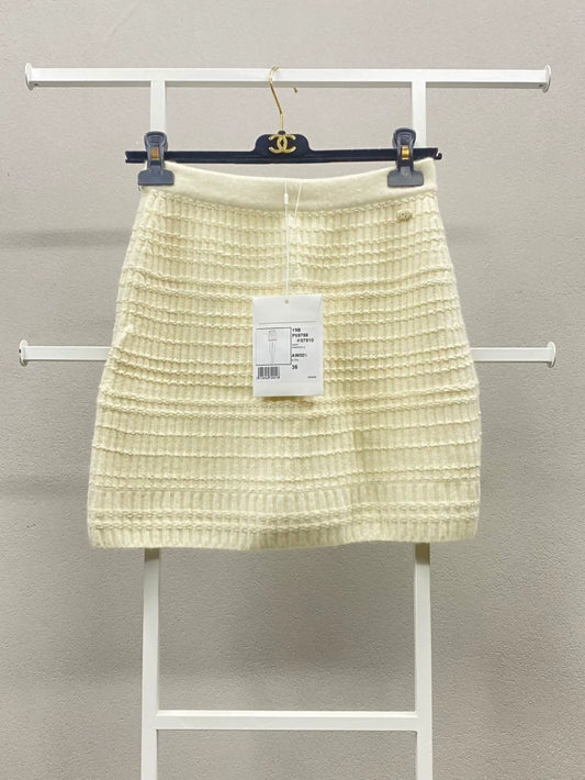 Chanel 18B creamy white cashmere knit skirt