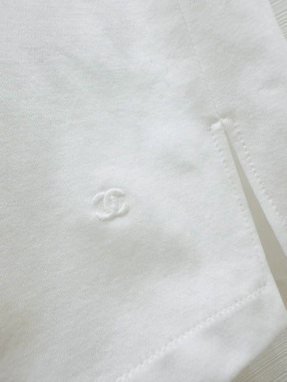 Chanel 26c white camellia brooch sleeveless shirt, F40