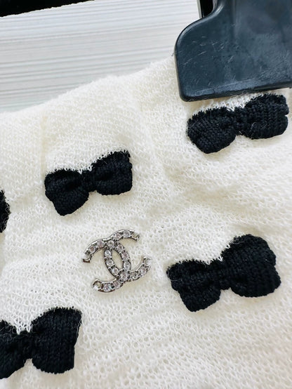 Chanel 25K white and black bow-tie midi skirt