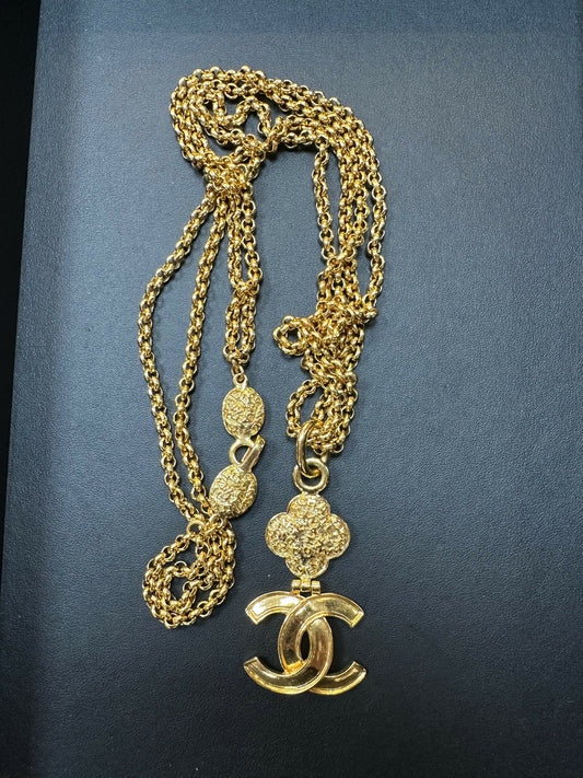 Chanel Vintage 95A Gold-Plated Plain Gold Flower Necklace