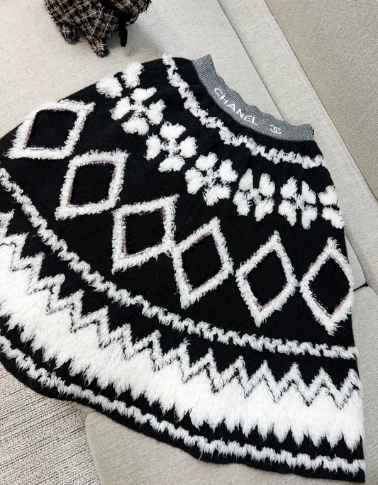 Chanel 2019 Snow Collection black and white knit skirt