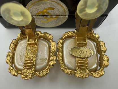 Chanel Vintage 91 Imitation Pearl Square Gold-Plated Clip-on Earrings