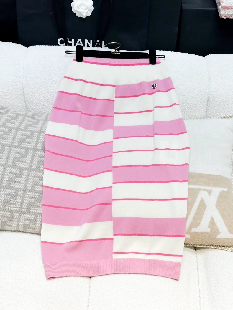 Chanel 19C Pink and White Knit Skirt