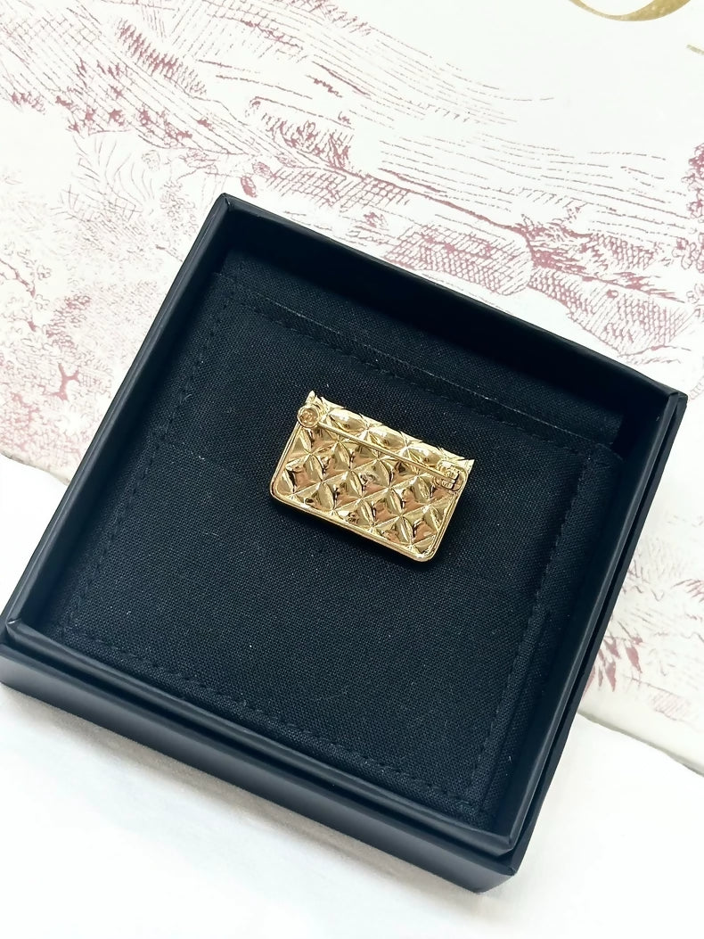 Chanel 23k CC flap Bag Brooch