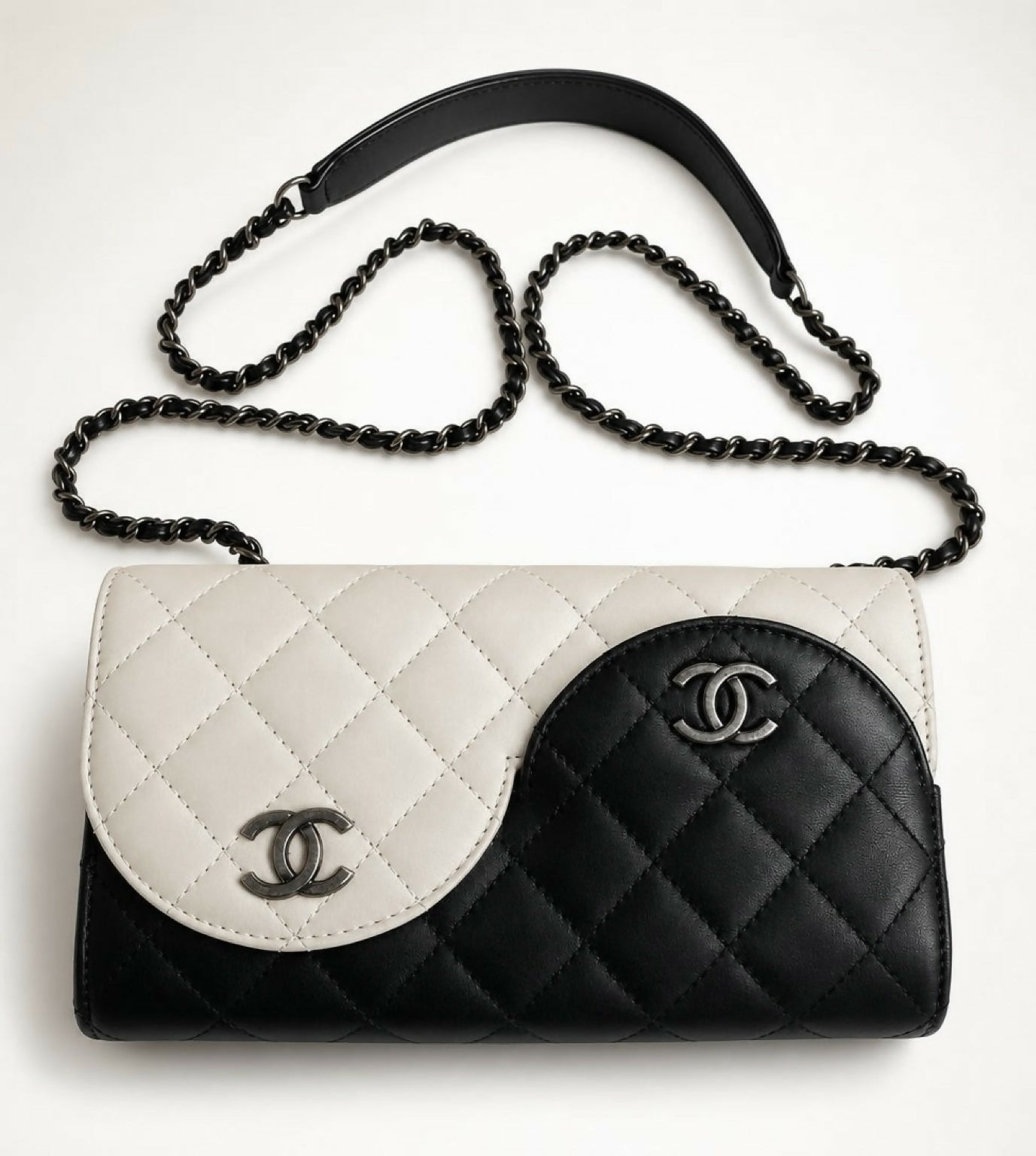 Rare Chanel 16C Paris-Seoul Small Yin Yang Flap Bag