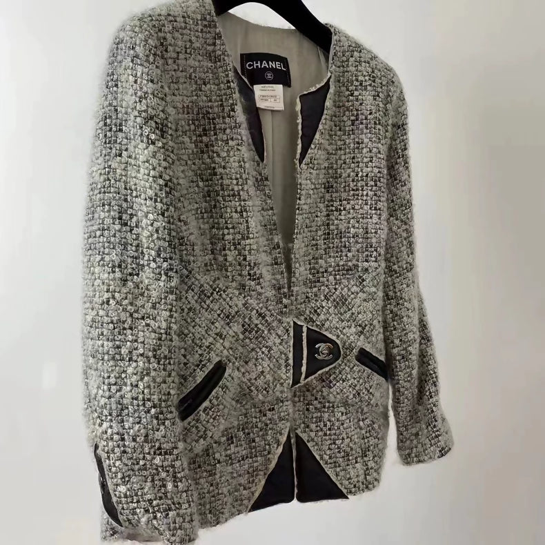 Chanel 10A gray and white tweed jacket 44FR