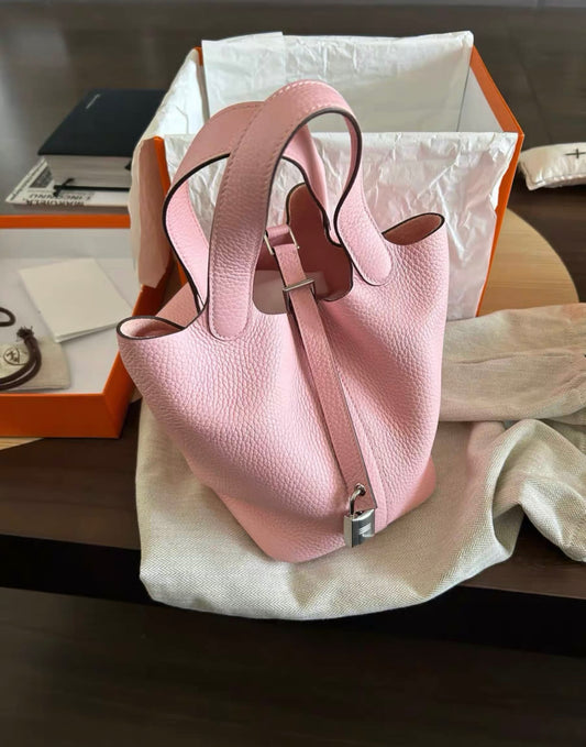 Hermès Hermès Picotin 18 Clemence Rose Sakura - 18 Bucket Bag - Vintage fashion from Wararni