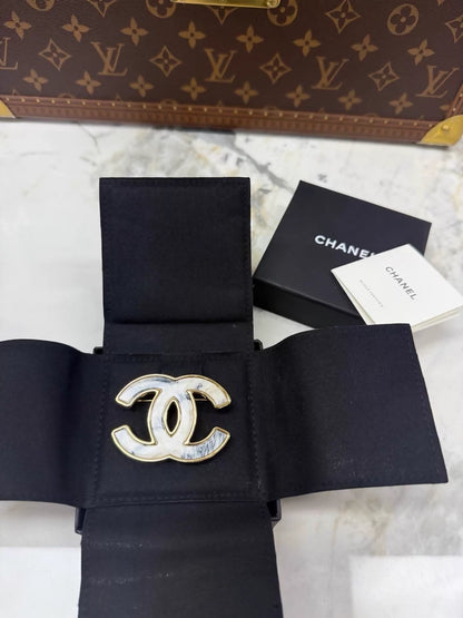 Chanel 23A marble double C brooch,