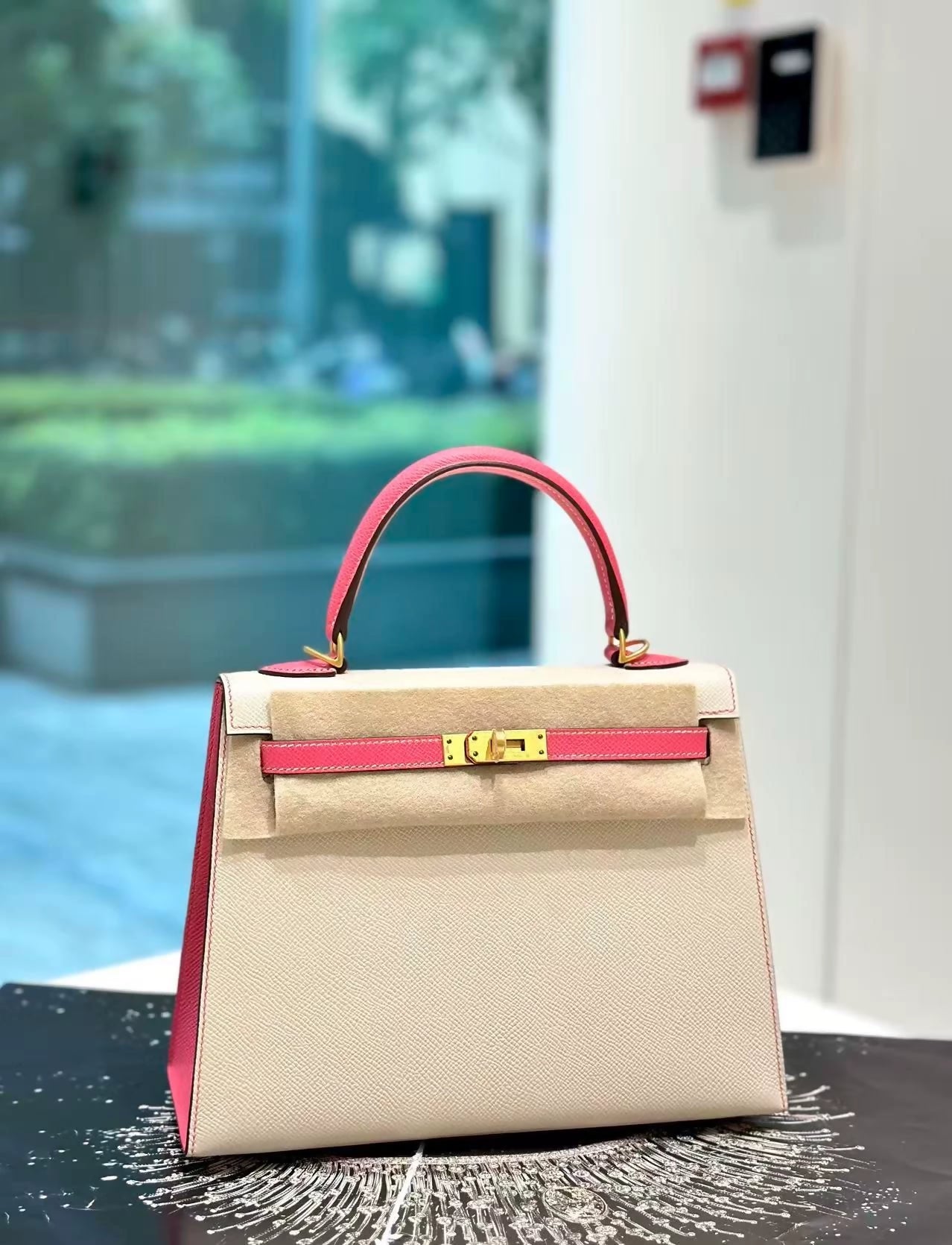 Hermes Kelly 25 craie & pink lipstick Epsom leather brushed gold hardware