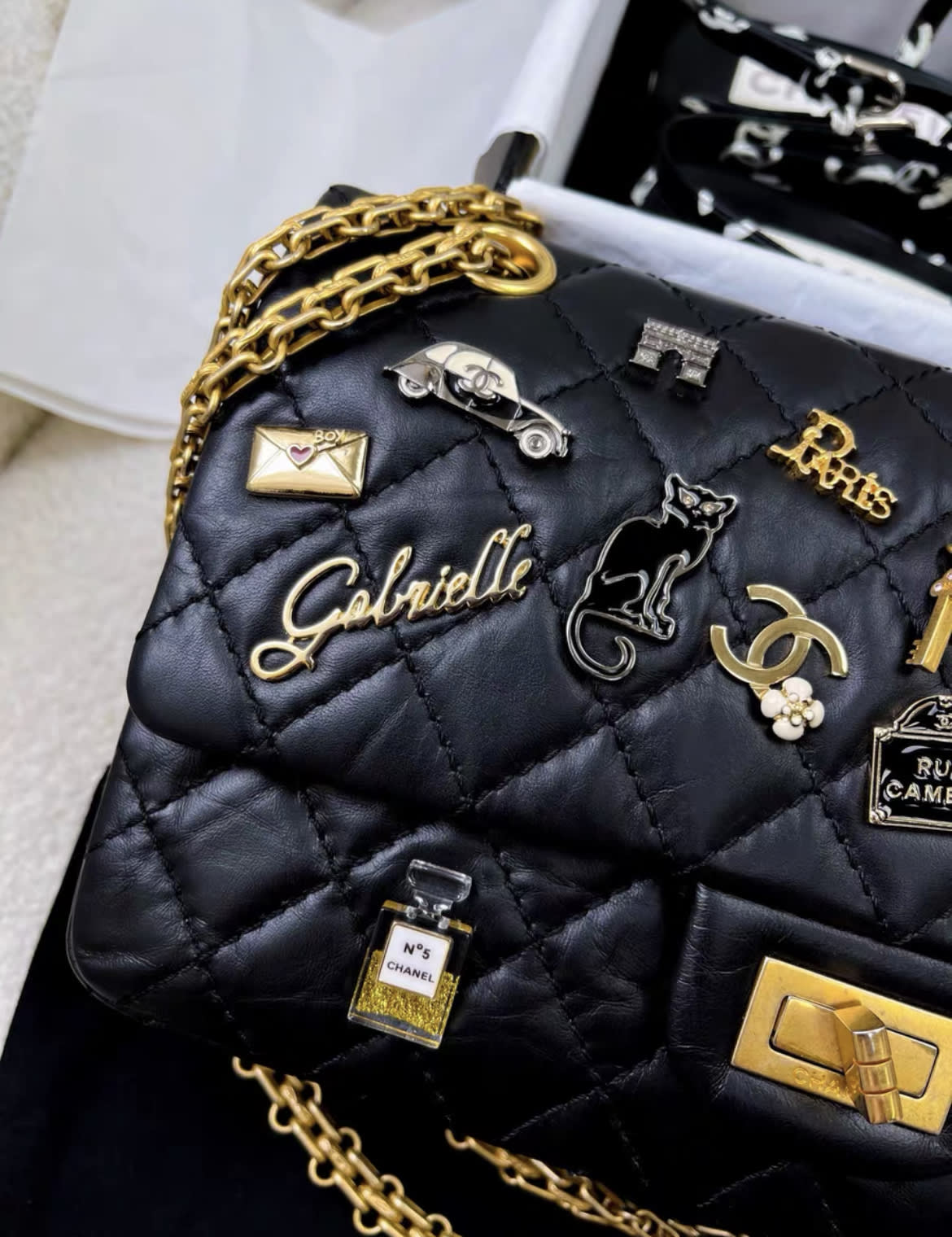 Chanel limited edition badge 2.55 small bag – Wararni.com